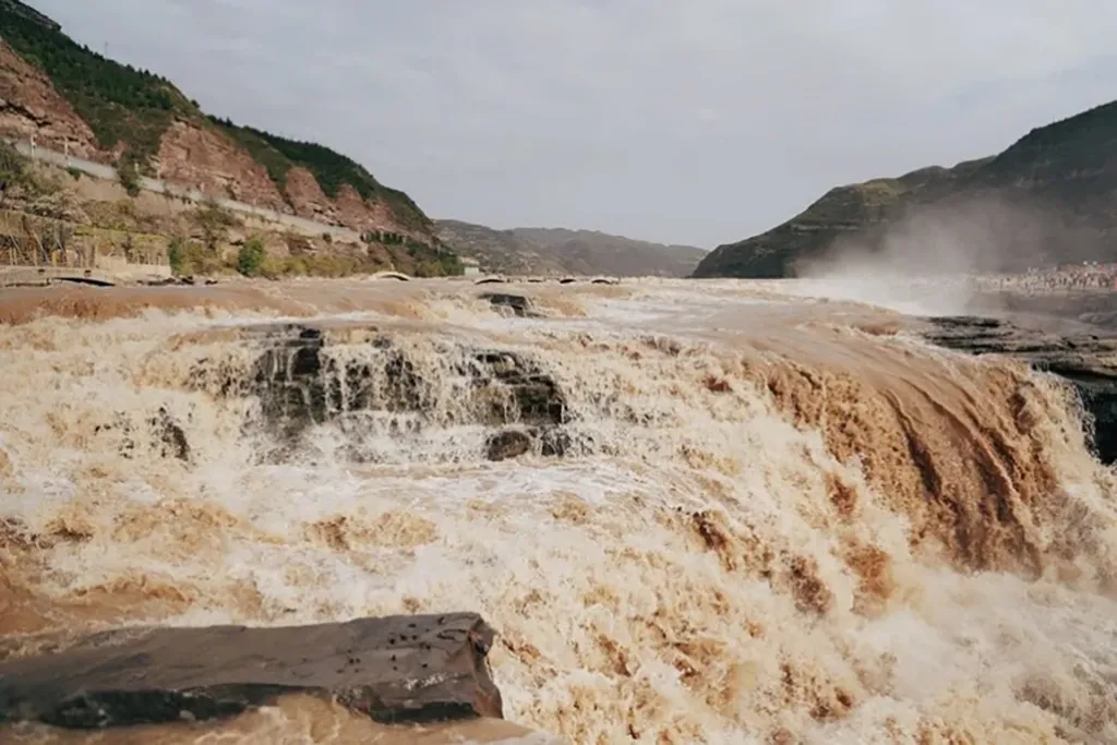 Hukou Waterfall（壶口瀑布, Húkǒu Pùbù）